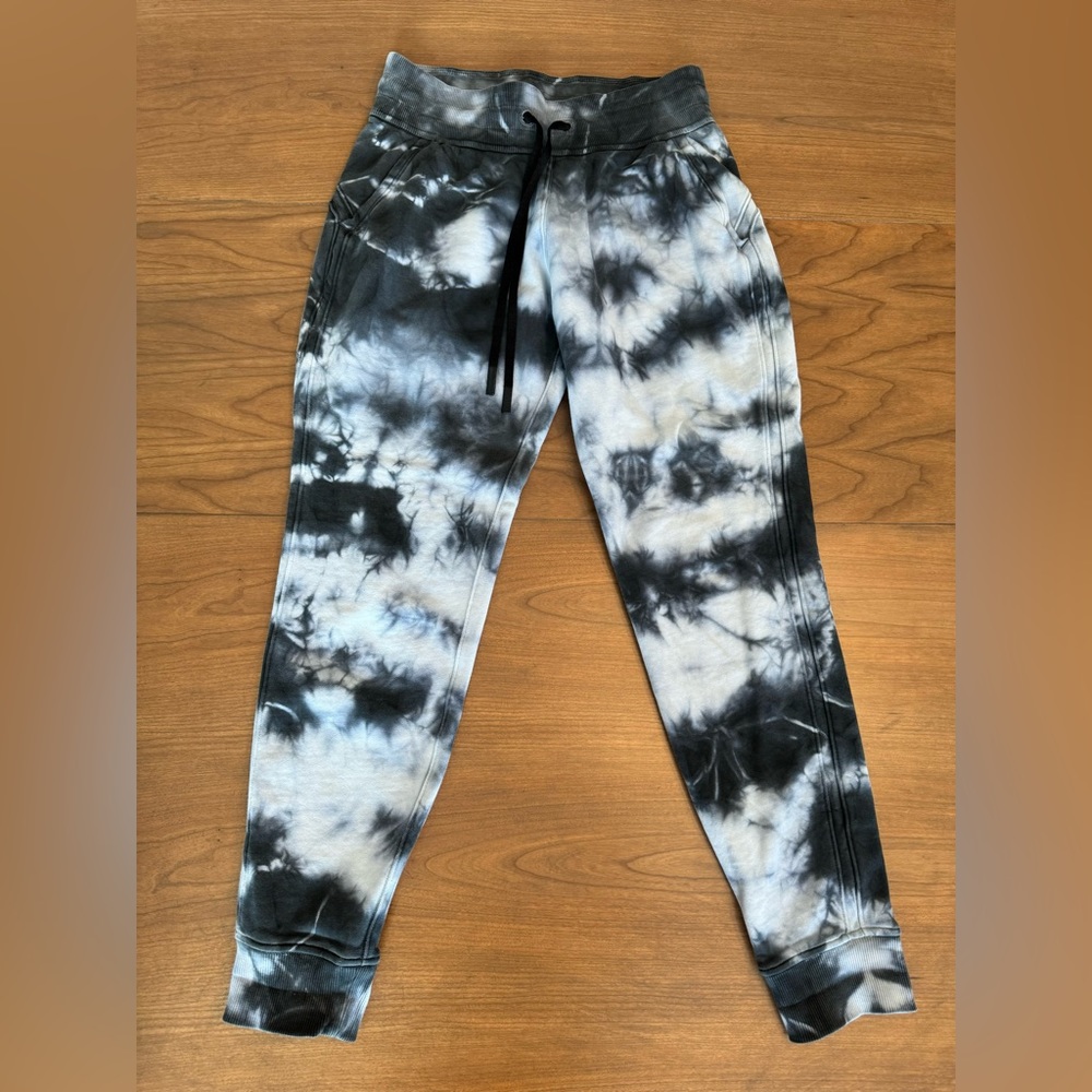 *Like New* Lululemon Warm Down Jogger in Earth Dye Stone Size 4